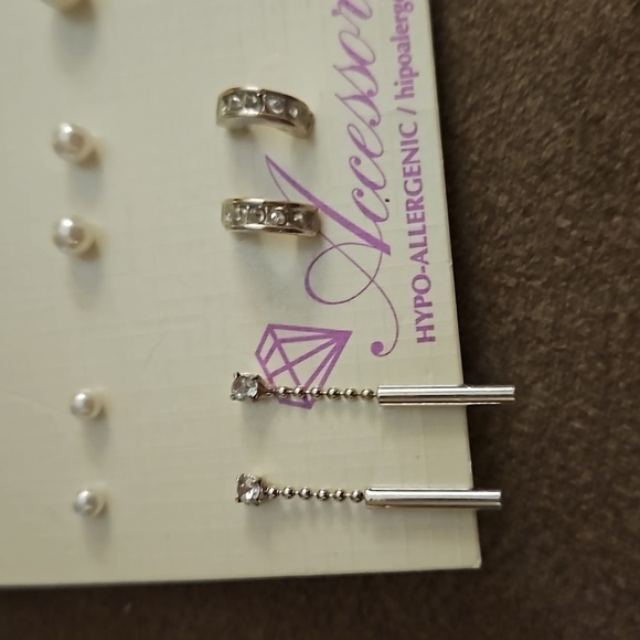 3/$20 VTG Set of Two Earring Stud Boho Princess Cards - Picture 7 of 8